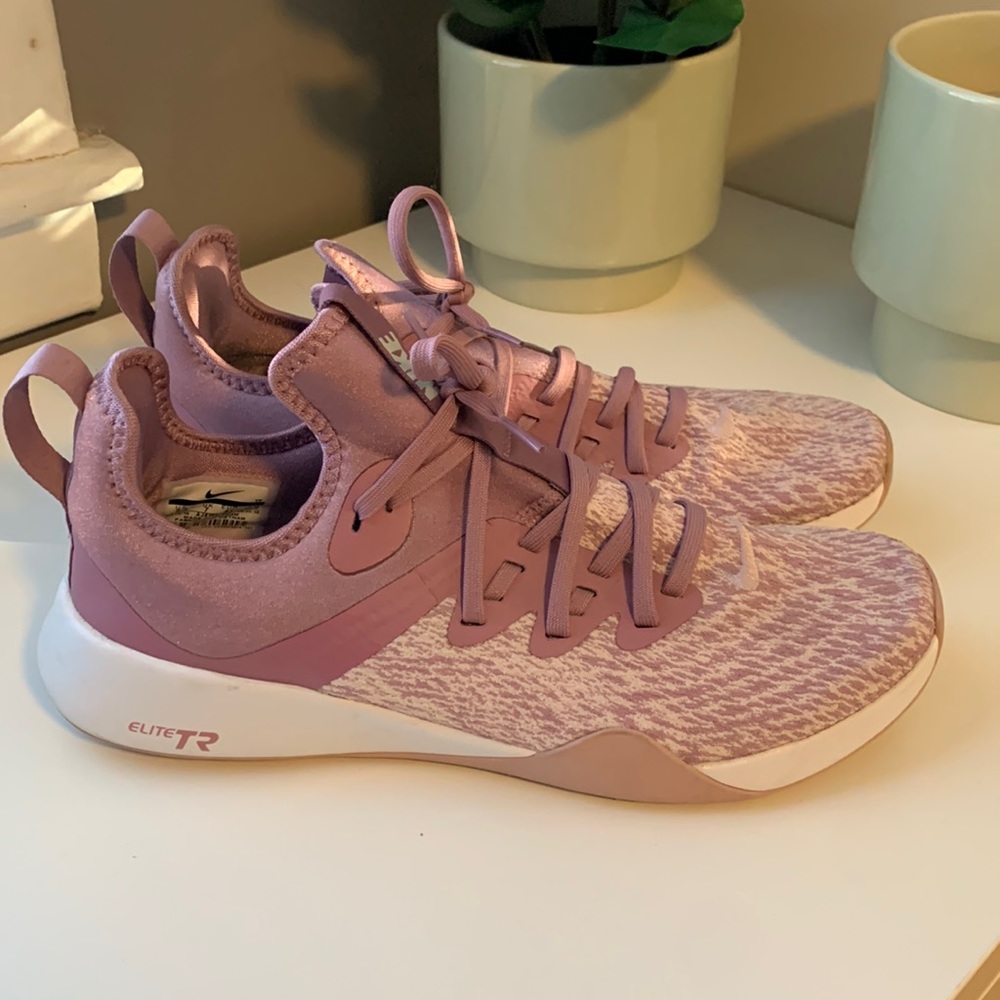 Women's Nike Foundation Elite TR Cross Training Shoes pink